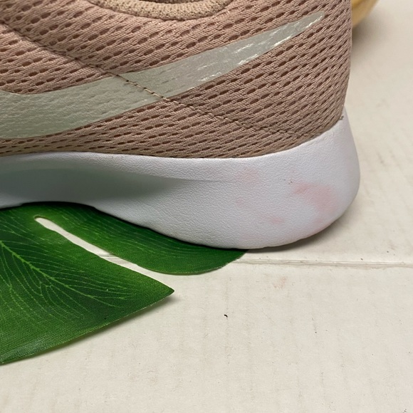 Nike Tanjun 812655 Soft Pink Blush Sneakers - Picture 3 of 11